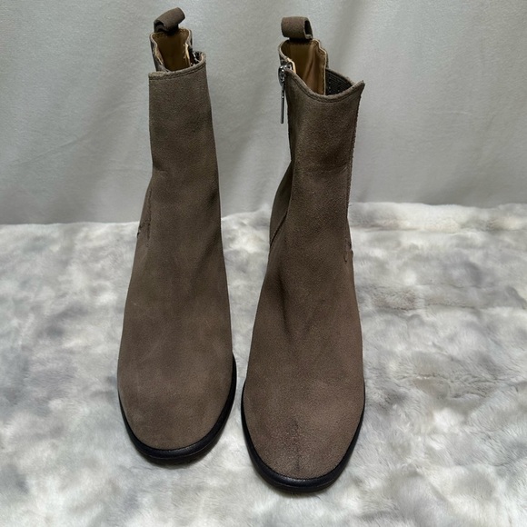 NWOT Blondo Sonali Waterproof Suede Boots Size 8 Taupe Zip Up Block Heel - Picture 2 of 7